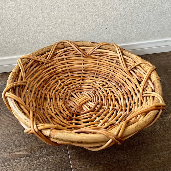 Vintage handwoven round wicker basket - Picture 9 of 9